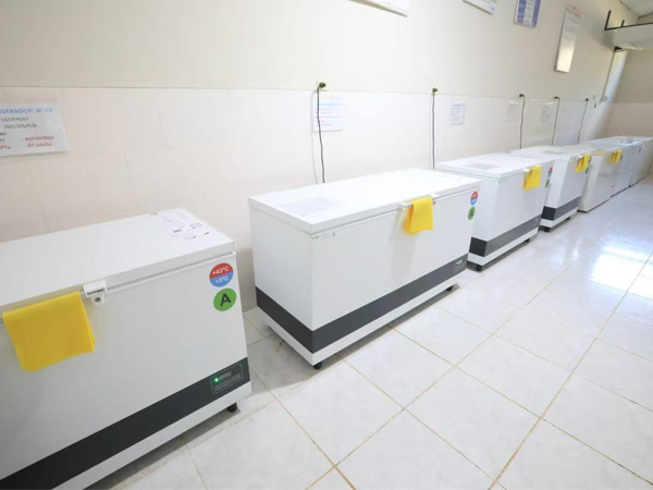 real-time-temperature-data-logger-monitoring-solutions-for-vaccine-refrigerators-and-transportation-box1.jpg